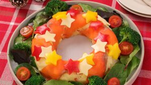 スモークサーモンのリース風ポテトサラダ