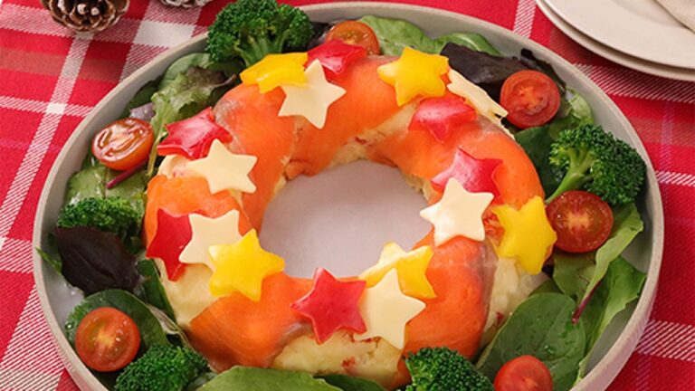 スモークサーモンのリース風ポテトサラダ