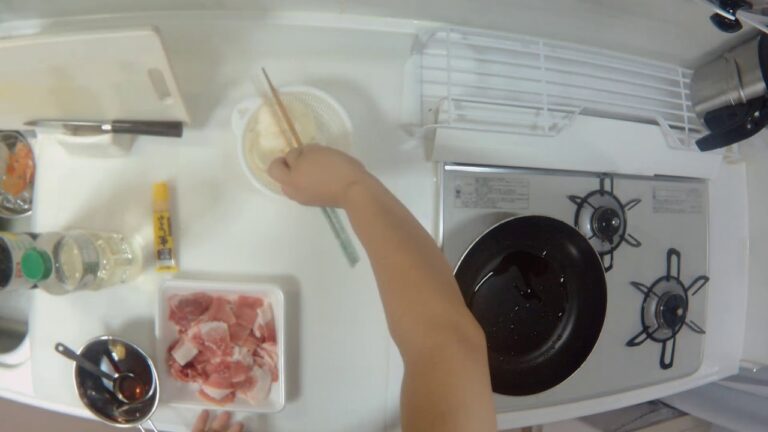 豚肉と玉ねぎ、春雨のオイスター炒め&キャベツと人参ときゅうりのナムル　days kitchen〖130〗 2019.07.31(水)夕食