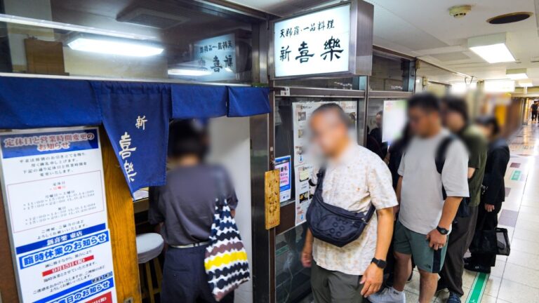 驚愕！天ぷらと鴨鍋が６１年も売れ続ける大阪梅田ガード下の大衆メシ屋丨Japanese Street Food