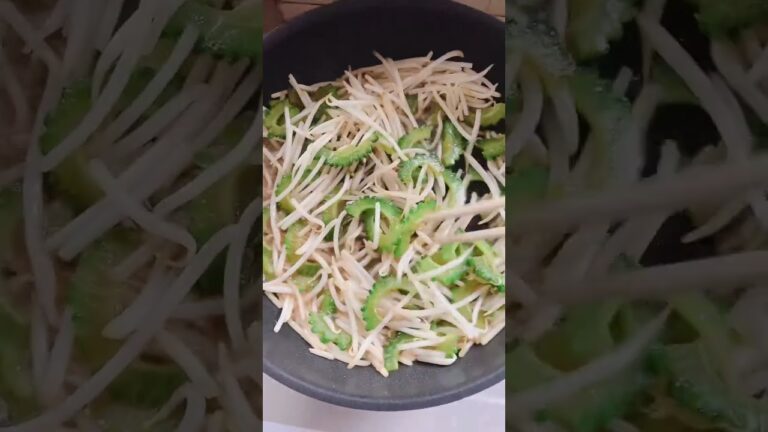 料理動画です。ゴーヤーとモヤシの炒め物を作ってます。ASMRいい音ですねっ♪ #shorts