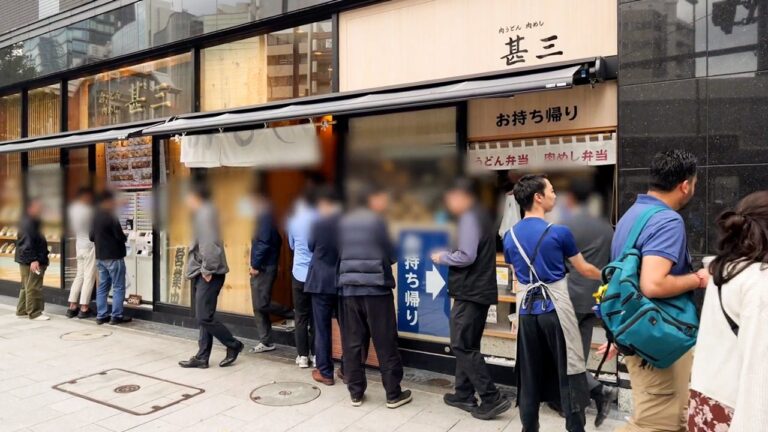 １０秒の高速提供で５２０杯が消える！働く男たちが殺到する東京渋谷の最強うどん屋丨Udon Noodles Restaurant in Japan