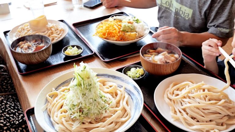 ６０席が即満席！イケイケ兄弟が華麗に注文を捌く衝撃の行列うどん店に密着