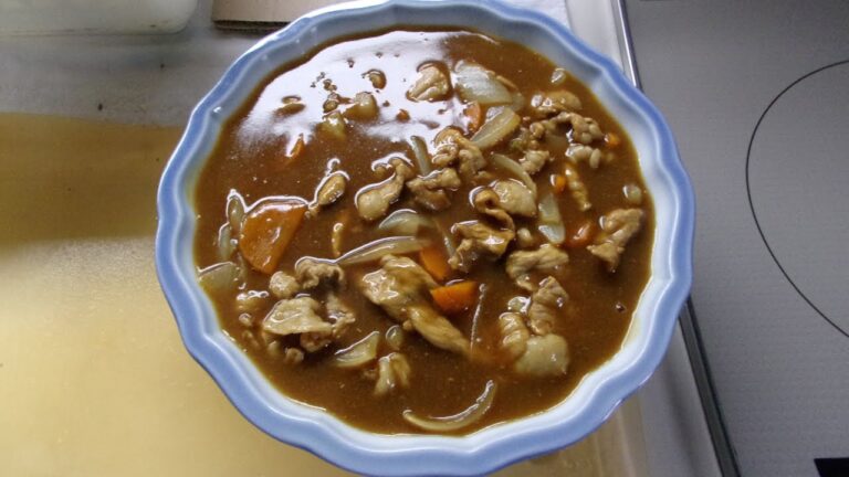 薄切り肉いっぱいのポークカレーｗ・・作ってるだけです