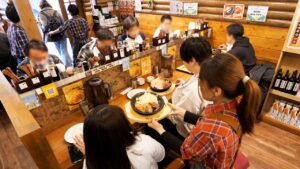 肉１００kgが一瞬で消える！４４０人が肉を求めて殺到する東京渋谷の最強ステーキ専門店丨Japanese Street Food