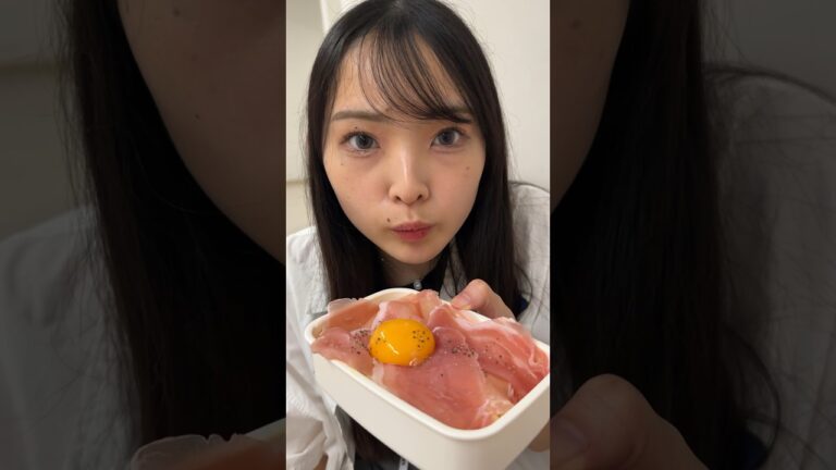 うどんを女子大生がカルボナーラにして激うまウマになったwww