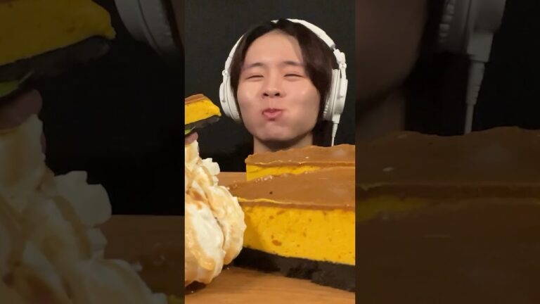 かぼちゃチーズケーキ🎃#cheesecake #asmr #shorts #asmreating #asmrfood #咀嚼音 #大食い #soasmr