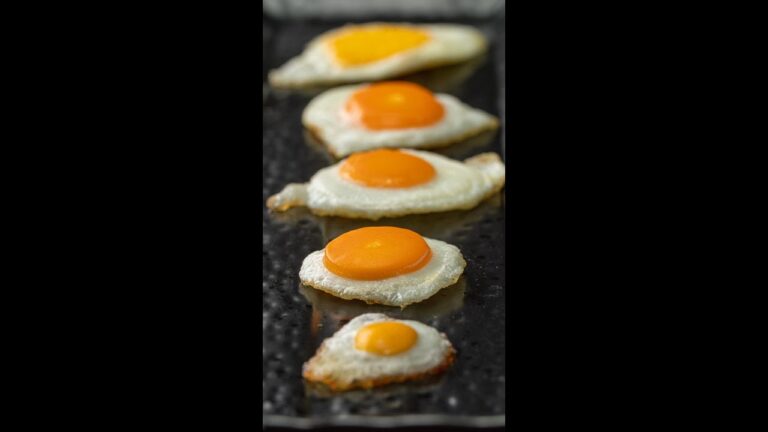 冷凍卵1個で目玉焼きを何個作れるのか検証してみた！ / Mini Fried Eggs #shorts