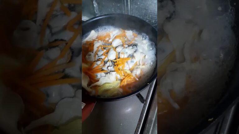 20221224 171451　我が家の夕食メイン料理は「牡蛎と白菜・人参・舞茸の入ったカキ鍋」