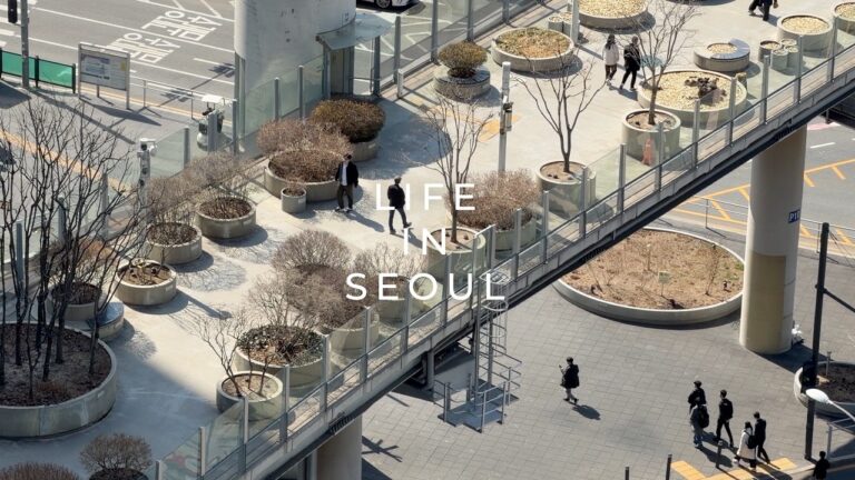 Seoul Vlog - Spring Food & Cafe Tour, Tea Rooms & Shops, Buddhist Temple | Seochon, Seoul Station