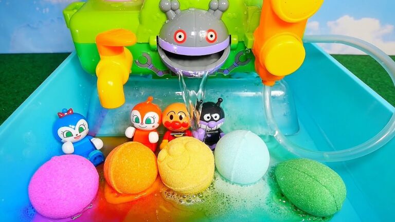 アンパンマンとバスボールで遊ぼう！だだんだんの口から水が出るおもちゃで遊んだよ！