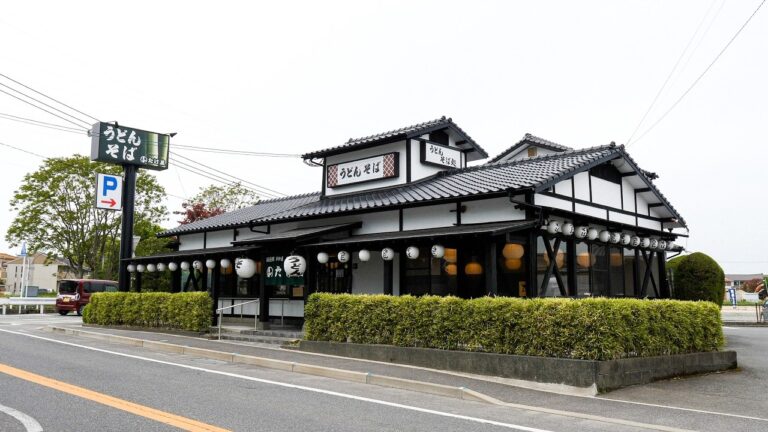 福岡が誇る絶品カツ丼！常連おじいちゃん達がデキ愛する大人気うどんそば屋がスゴかった