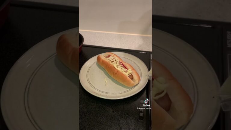 コンビニのホットドッグでチーズドッグつくってみた