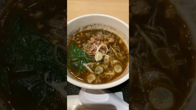 【小腹が空く夜に嬉しい夜食】夜鳴き『黒地獄』 黒ごま担々麺｜亀の井ホテル 九十九里の宿泊者限定、無料サービス（千葉県） #shorts