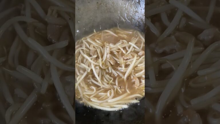 【あつあつ】もやしあんかけラーメンで今日も朝からヘビーにキメます！ #shorts