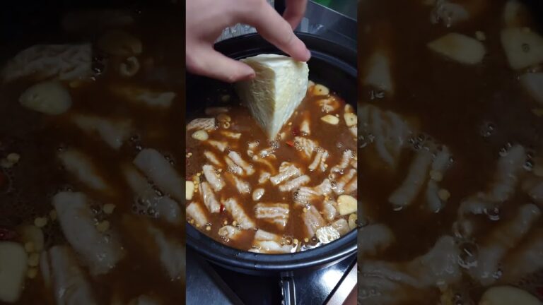 【料理】めちゃめちゃ旨いもつ鍋。#簡単料理 #shorts_ #shorts