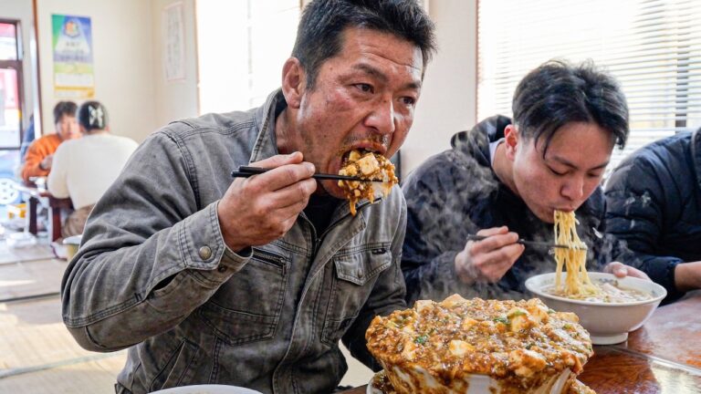 １.２kg特大チャーハン！手首と引き換えに究極のデカ盛りを提供する家族経営町中華に密着。東京グルメ３選。