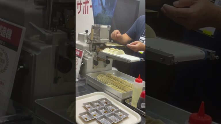 餃子がどんどんできてる