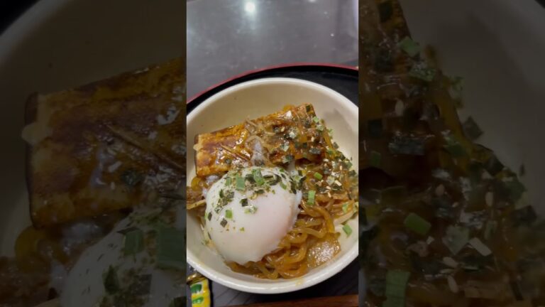 温玉肉奴ぶっかけうどん。食ってみな、飛ぶぜ？ #飯テロ #おいしい #うどん #卵 #ダイエット #ランチ #夜食 #肉