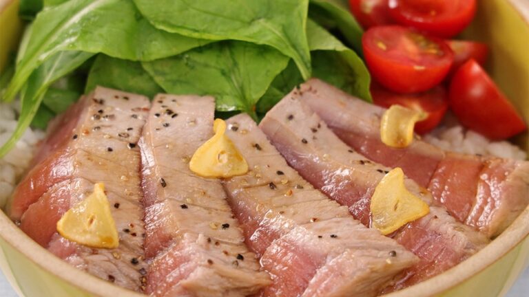 まぐろのレアステーキ丼