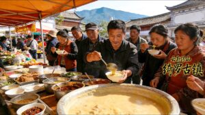 不敢信!绮罗古镇早市,腾冲小吃的天堂,600年前的火烧肉,皇帝逃难时吃的大救驾|稀豆粉|炸南瓜花|包烧烤鱼|大薄片 不敢信!绮罗古镇早市,腾冲小吃的天堂,600年前的火烧肉,皇帝逃难时吃的大救驾|稀豆粉|炸南瓜花|包烧烤鱼|大薄片