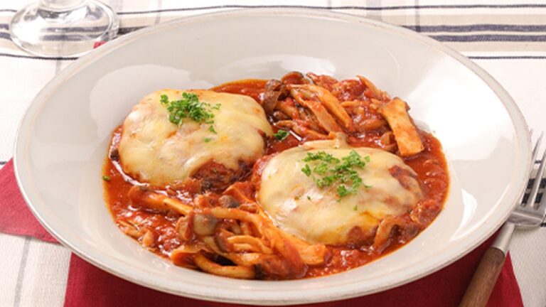 たっぷりきのこのチーズ煮込みハンバーグ