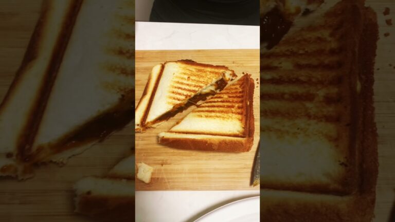 ホットサンドメーカーに間違いないやつらを投入‼︎#shorts