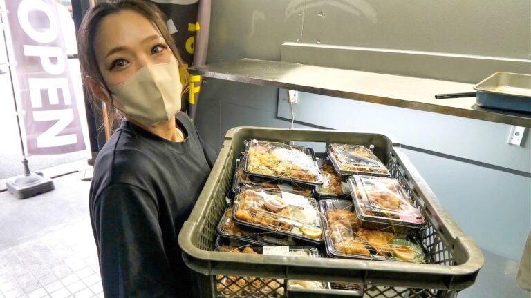 爆盛り1キロ唐揚げ弁当！３児の美人ママが幼馴染と奮闘する唐揚げ専門店に密着｜広島岡山の人気弁当３選