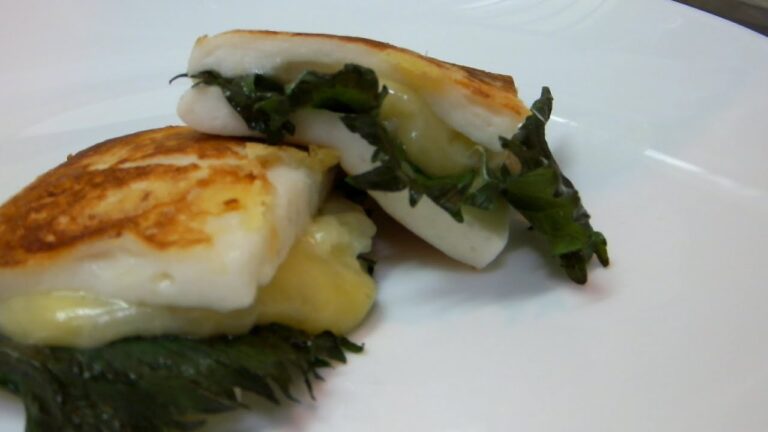 男子大学生のオトコ飯 「はんぺんの青じそチーズ焼き作ってみた」編