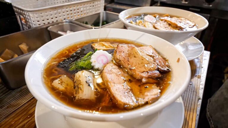 夜職アニキたちが朝７時にラーメンと親子丼を爆食いする衝撃ラーメン店に密着丨愛知ラーメン４選