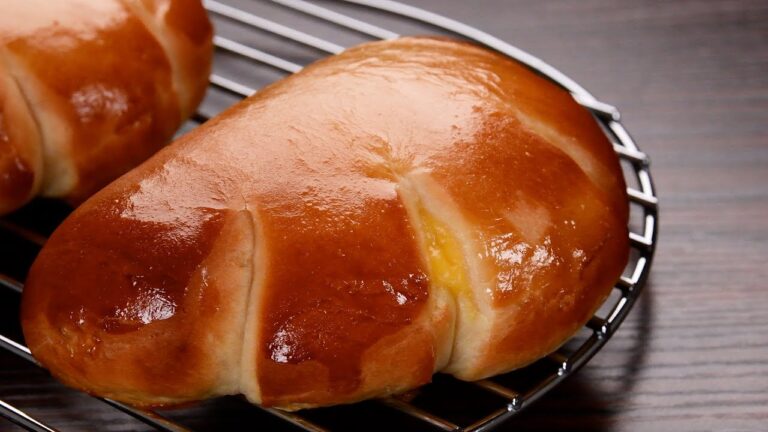 【昔ながらのクリームパン作り方】手作りカスタードが溢れ出る！グローブ形