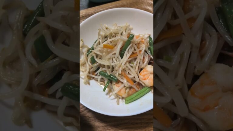 ニンニク風味にテンション🆙エビともやしの塩炒め献立