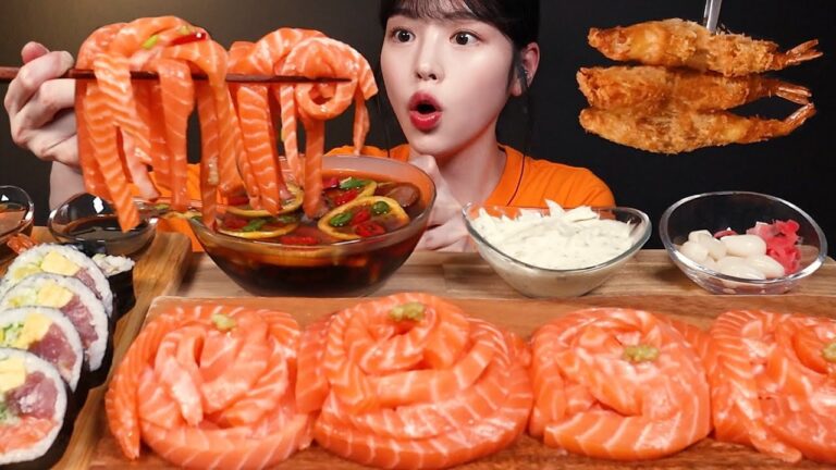 SUB)더운날 시원한 연어국수 먹방!🧡 바삭한 새우튀김에 후토마끼까지 꿀조합 리얼사운드 Salmon Noodles Mukbang Asmr