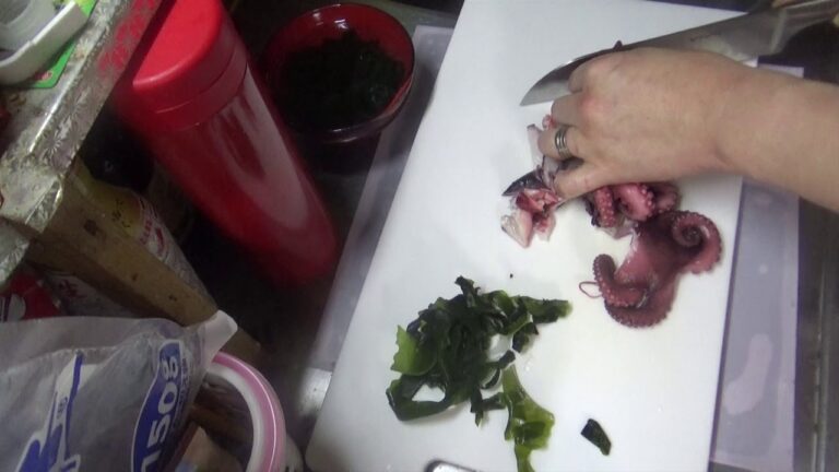 お母ちゃん直伝タコとワカメのきゅうり揉み作りましょ☆常備菜作り
