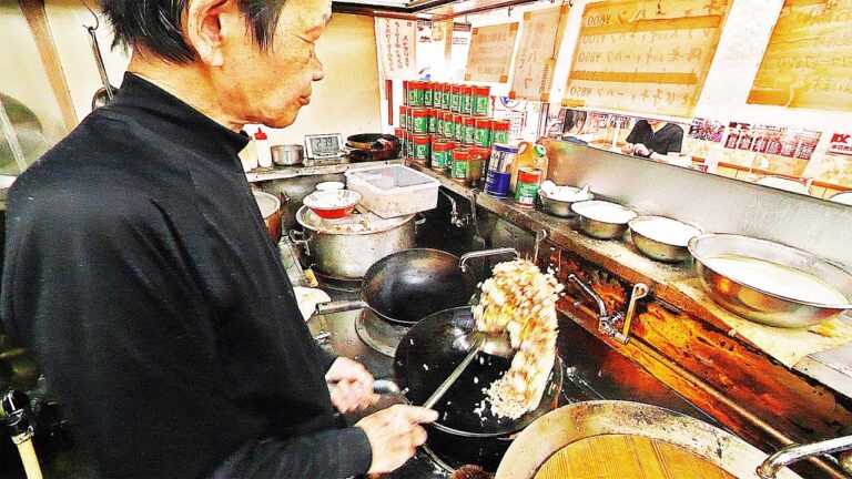 高速捌き！町中華のレジェンドの営業中の厨房潜入撮影！Infiltrate the kitchen of a master of fried rice