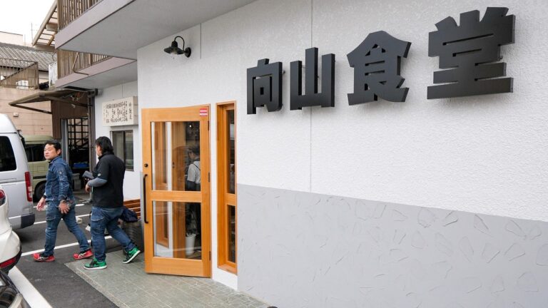 タクシードライバーが何度も通う絶対ハズレない福岡のガツ盛り家族経営食堂