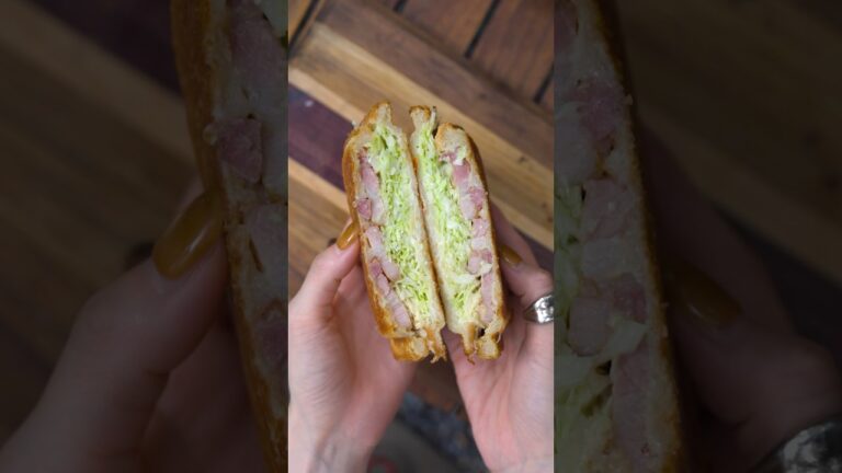 ベーコンとキャベツのホットサンド（レシピは説明欄に記載）