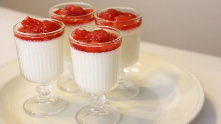 【簡単レシピ】いちごソースのパンナコッタ🍓|strawberry panna cotta
