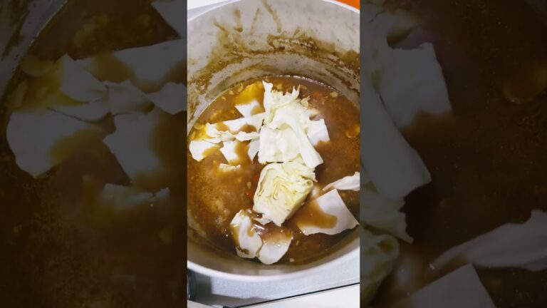 カレーの残りは野菜ちょっと足してスープにしよう。鍋もちょっと綺麗になって洗いやすい。