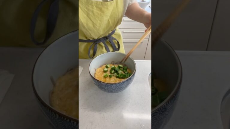 オクラ入りとろろそば♪長芋、オクラ、のり、めんつゆと水、醤油、お昼はらくちんに✨