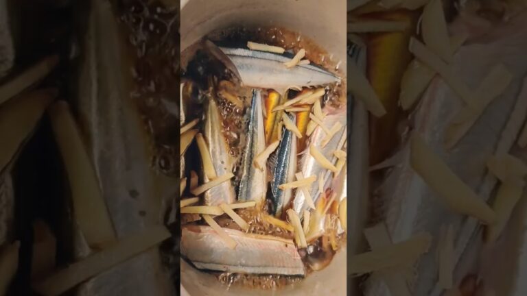 秋刀魚の煮付けをつくる魚屋のおばあちゃん（ショートバージョン）#秋刀魚レシピ#秋刀魚煮付け#田舎のお母ちゃん#おふくろの味