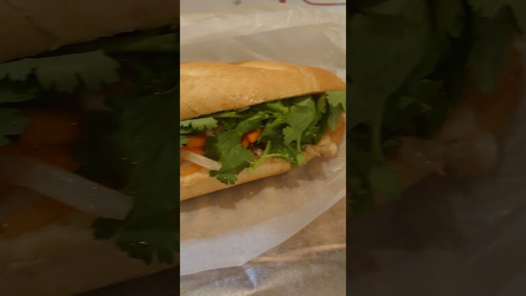 西荻窪「バインミー バル ハチ」のあまから豚バラ焼