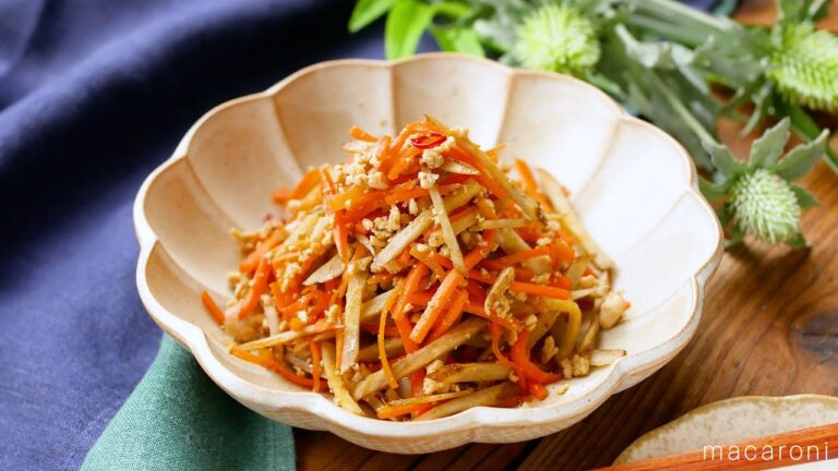 【鶏そぼろのごぼうとにんじんきんぴら】鶏ひき肉入りで食べ応え抜群！ごはんとの相性抜群♪｜macaroni（マカロニ）