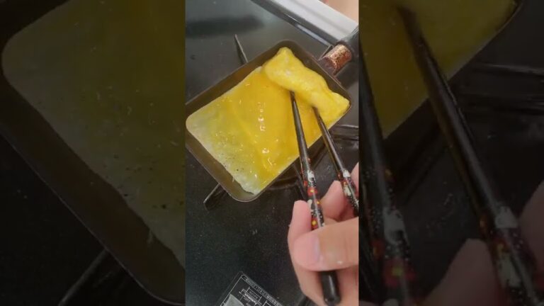 【卵焼きアレンジ⑤】普通の卵焼きに飽きたらこれがおすすめ💖ミートチーズ#shorts