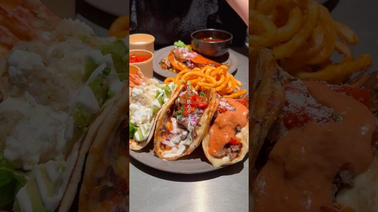 手掴みして食べる飲めるタコス専門店が想像を超えてくる…