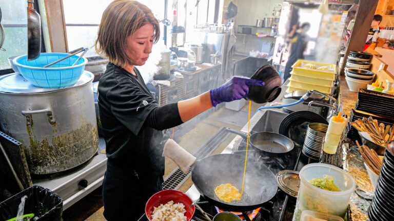 子供６人の大家族！仲良し夫婦が営む山奥にポツンと濃厚豚骨ラーメン食堂