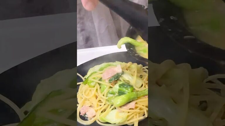 小松菜を世界一美味しく食べる方法伝えます！！小松菜とベーコンの和風ペペロンチーノを召し上がれ♪#ペペロンチーノ #和風パスタ #小松菜