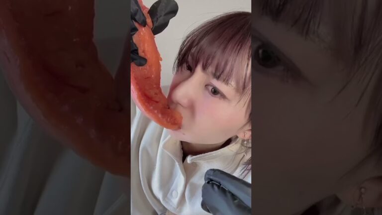 大きいサーモン一口🍣 #asmr #ASMR#サーモン