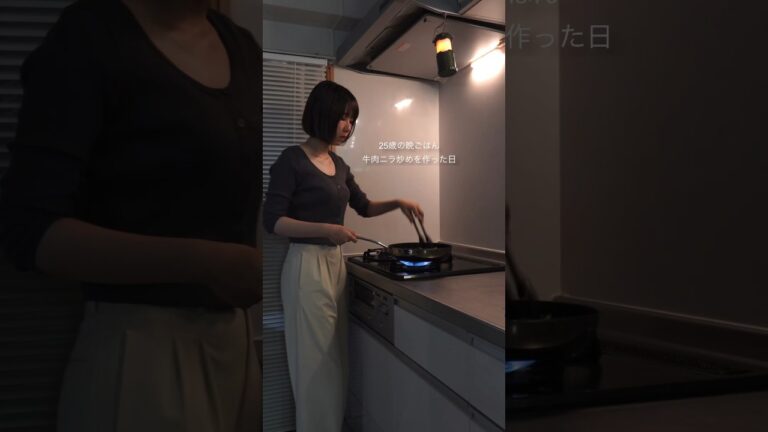 牛肉ニラ炒めはこれ☝️ #shorts #ずぼら飯 #ズボラ主婦 #簡単レシピ#レシピ #ニラ#牛肉#vlog#おうちごはん