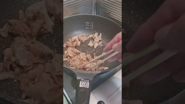 今回は小松菜と豚肉炒めです③ 美肌効果もあるので✨オススメ料理です🌟 #shorts